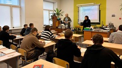 Белгородские полицейские познакомили выпускников техникума со своей профессией